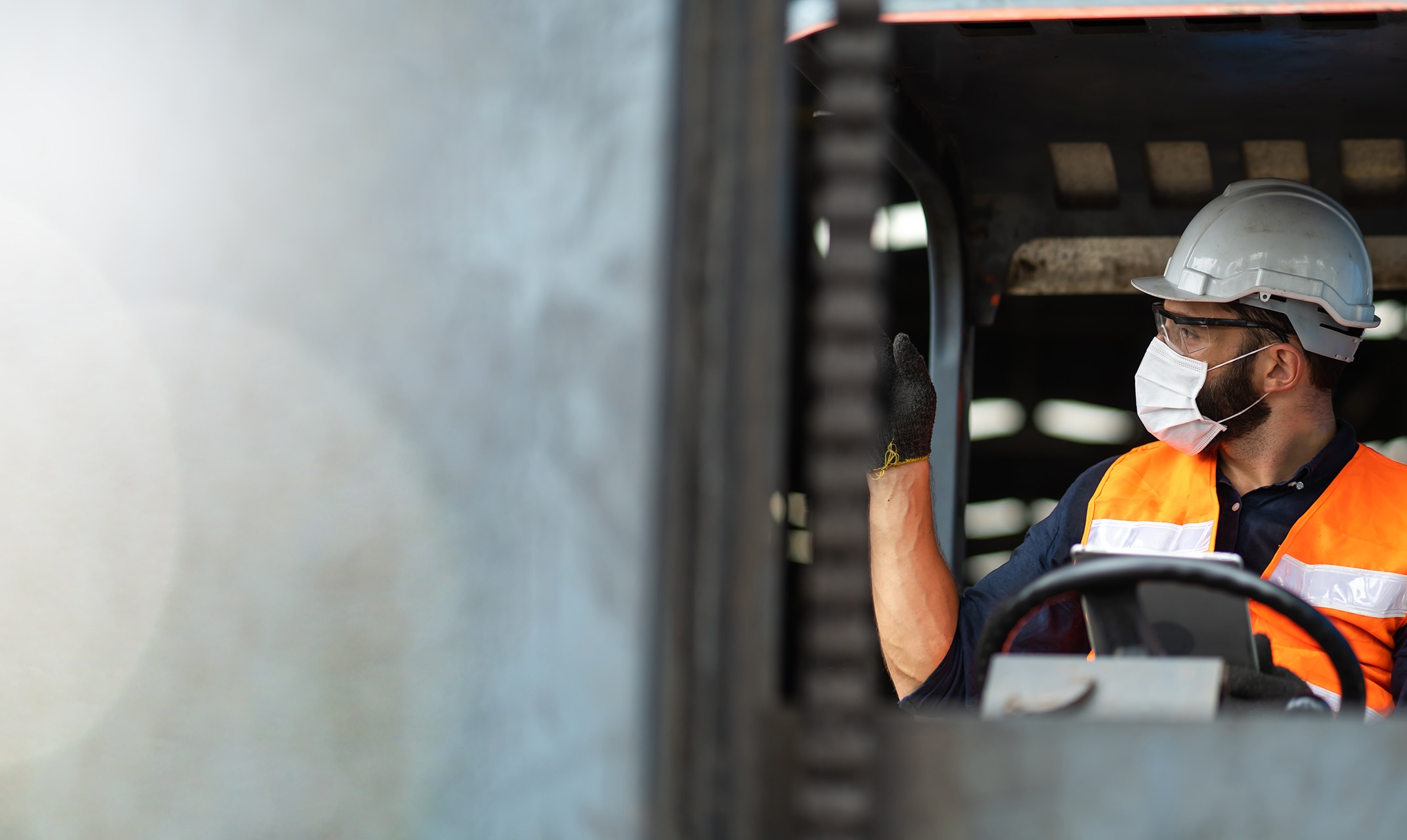 Construction worker wearing a mask